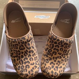 Like new dansko nursing shoes. Only worn once!